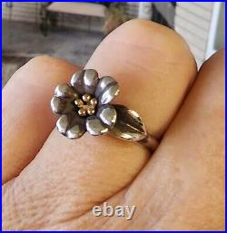 James Avery Retired Flower Ring with 14kt Gold Center Pretty! Size 6.5