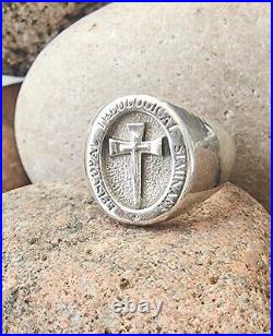 Retired James Avery Cross Center Seminary Ring Size 6.5 Unisex