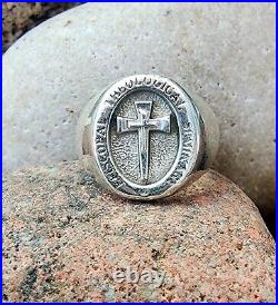 Retired James Avery Cross Center Seminary Ring Size 6.5 Unisex