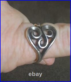 Retired James Avery Scrolled Heart ring Size 7 Timeless Piece. 925